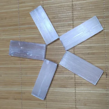  1 töö：Soolhape loomulik cristal vara kiibid gesso branco quartzo áspero minerais espécime ponto cura pedra sete tšakra baasi casa